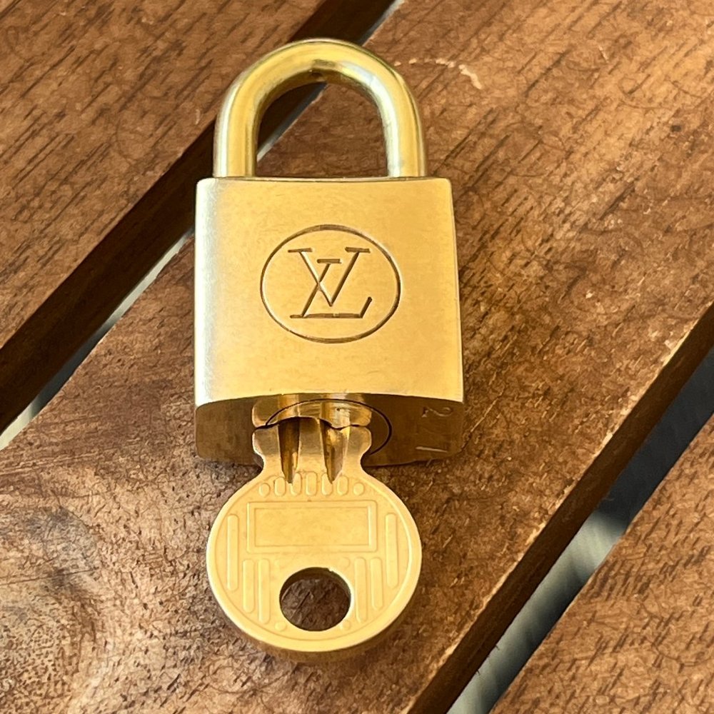 LOUIS Vuitton #227 Gold Brass Lock and Key 🔐